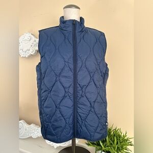 Like new! Sperry Women’s Navy Quilted Vest Size Small